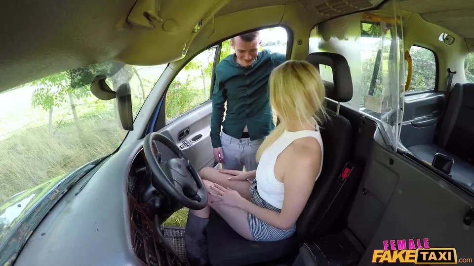 Blonde taxi driver sucks a dick before starting a