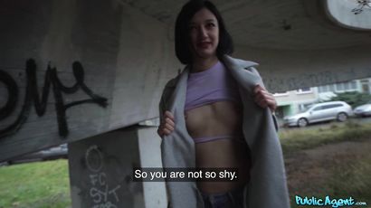 Martin Gun’s Quiet Russian Passion in Public