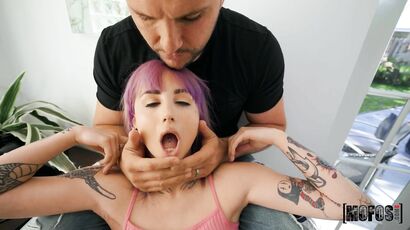 Tattooed hottie does the squats over an excited dude