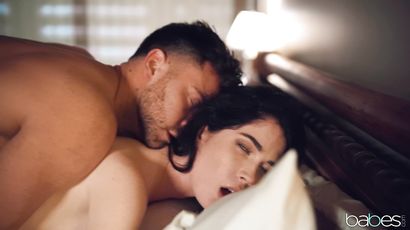 Evelyn Claire's Intense Desire in a Steamy Pool Night