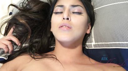 Sophia Leone's Girl Passion in LA Date Heat