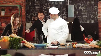 Pablo Ferrari Heats Up Kitchen with Sizzling Group Passion