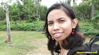 Indian teen Amanda Putri hot video